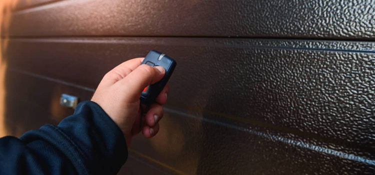 automatic door opener with remote control in La Riviera