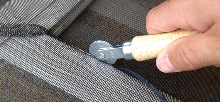 metal screen door repair in La Riviera