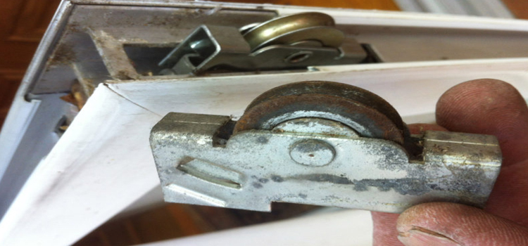 screen door roller repair in La Riviera